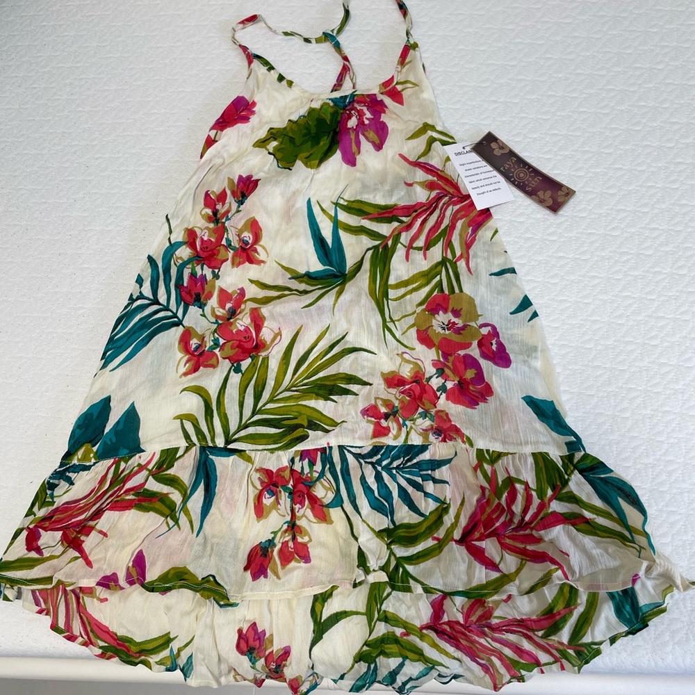 Cute beach or pool cover up.